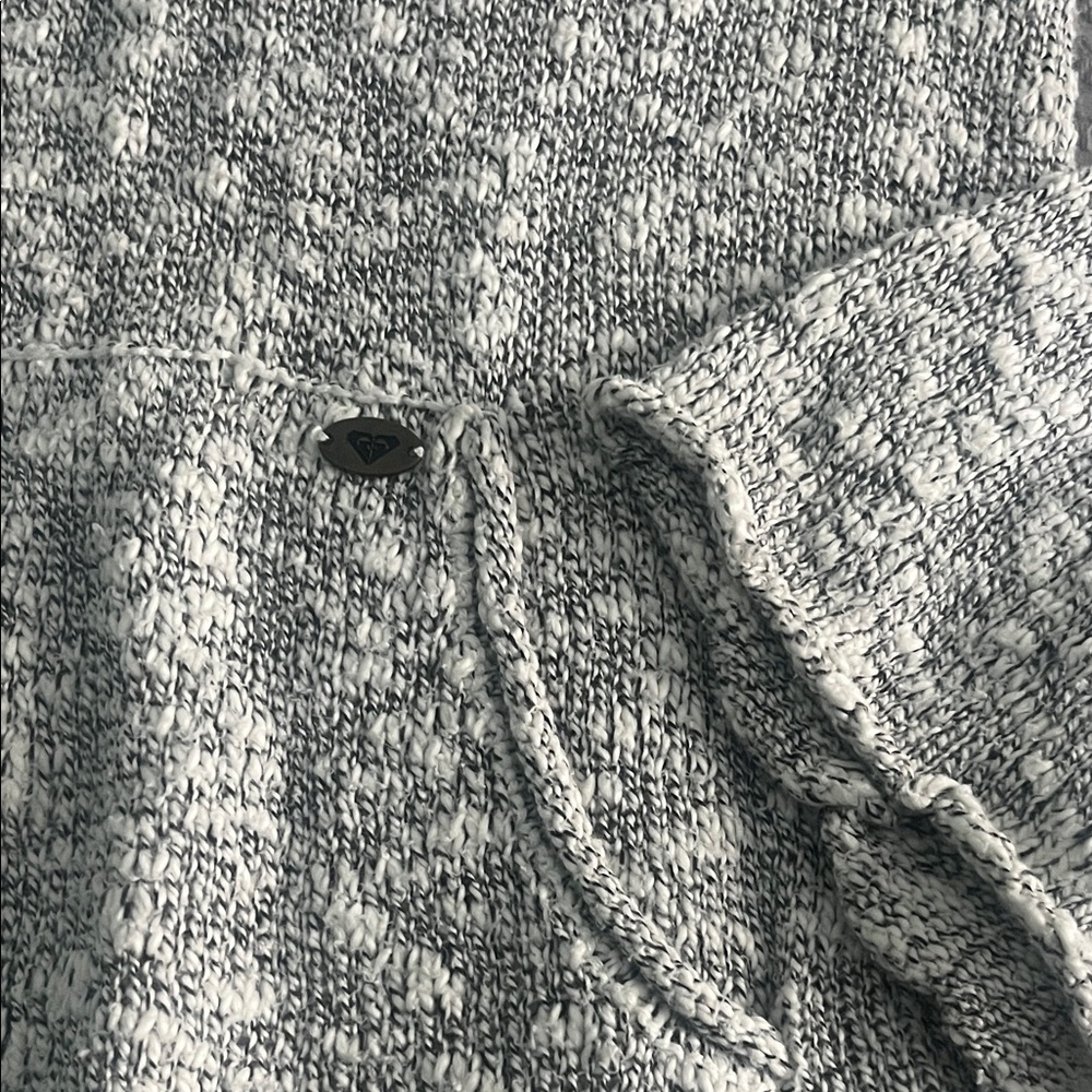 Roxy Textured Gray Sweater - Picture 4 of 5